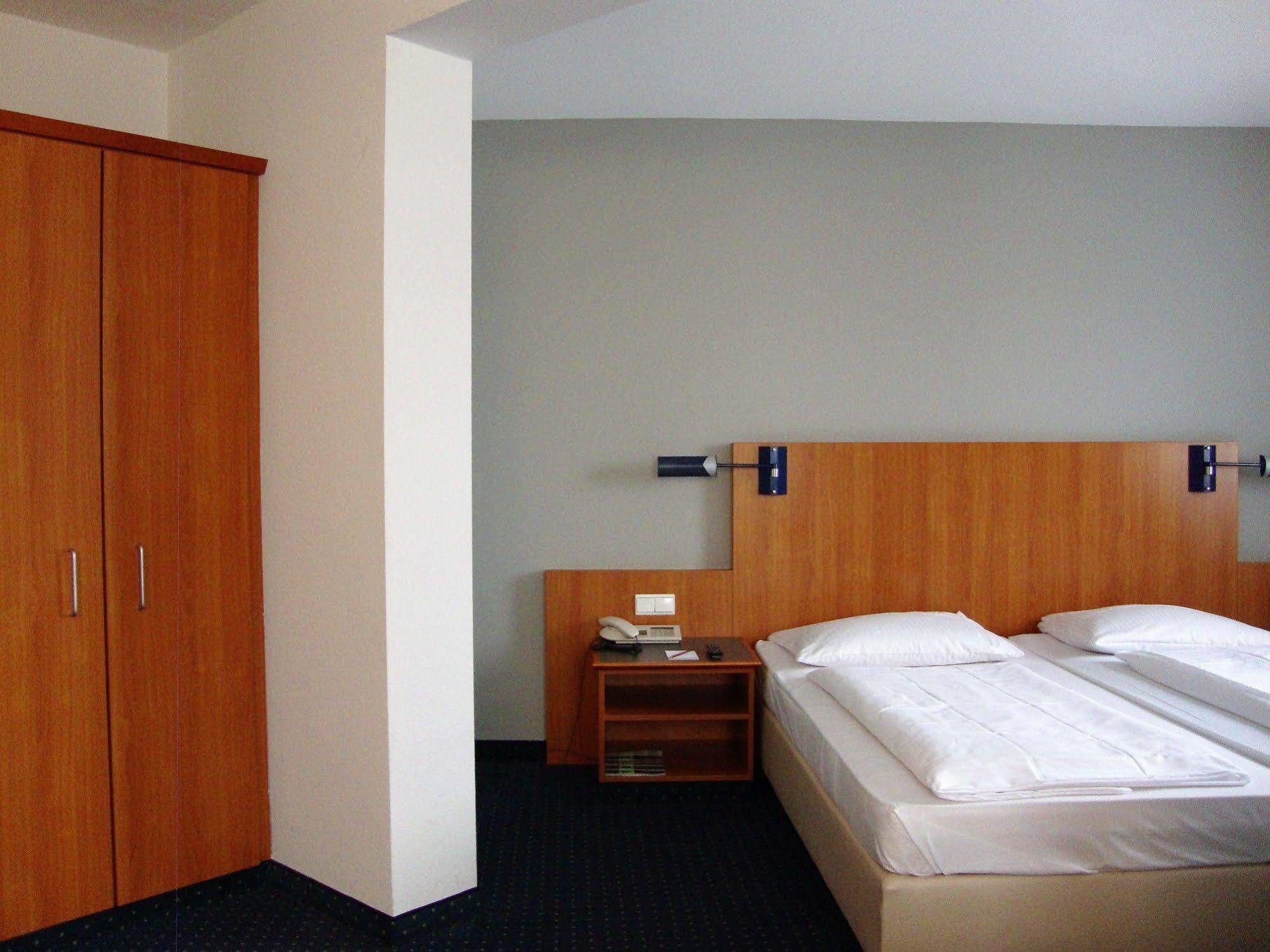 Plaza Hotel Hanau Bagian luar foto